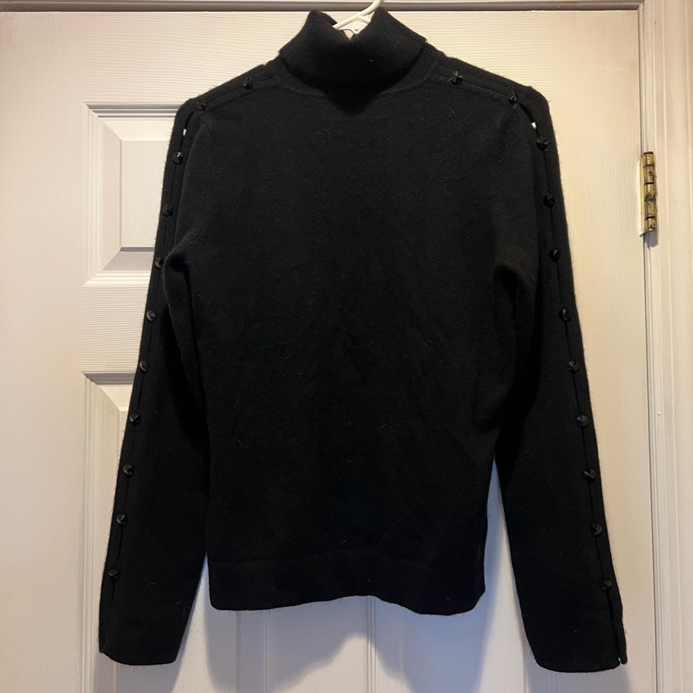 Cashmere turtle neck with cut out sleeves
